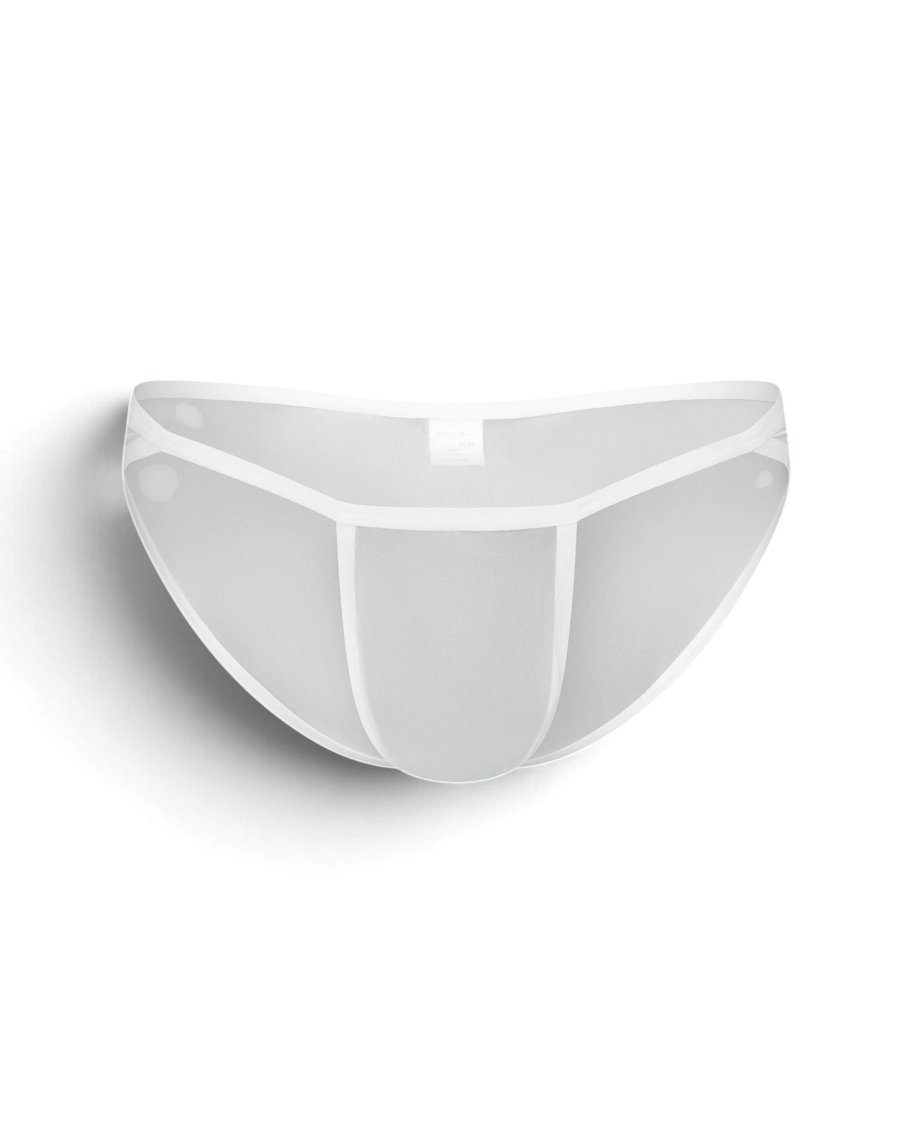 BSZN Airy Sheer Mesh Thong 采用白色半透明网眼面料,低腰剪裁,贴合身形,设计简约轻盈。