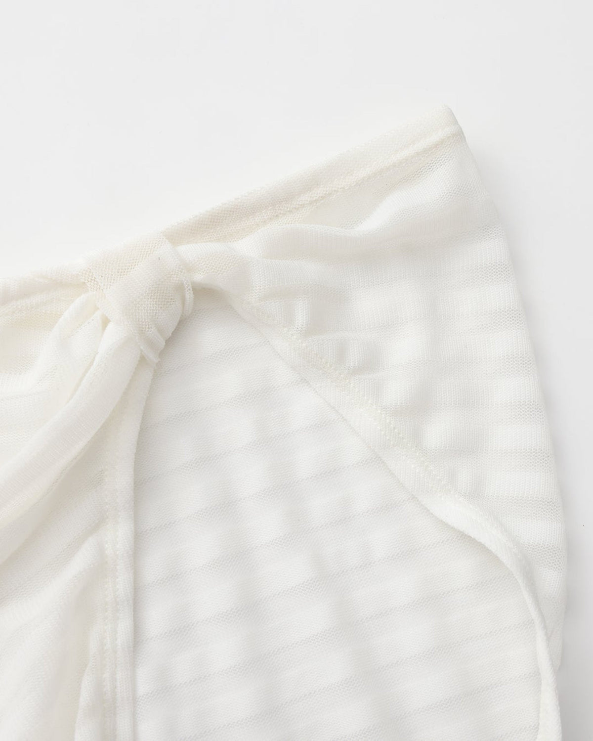 Close-up of the gathered side seam on the white stripe mesh