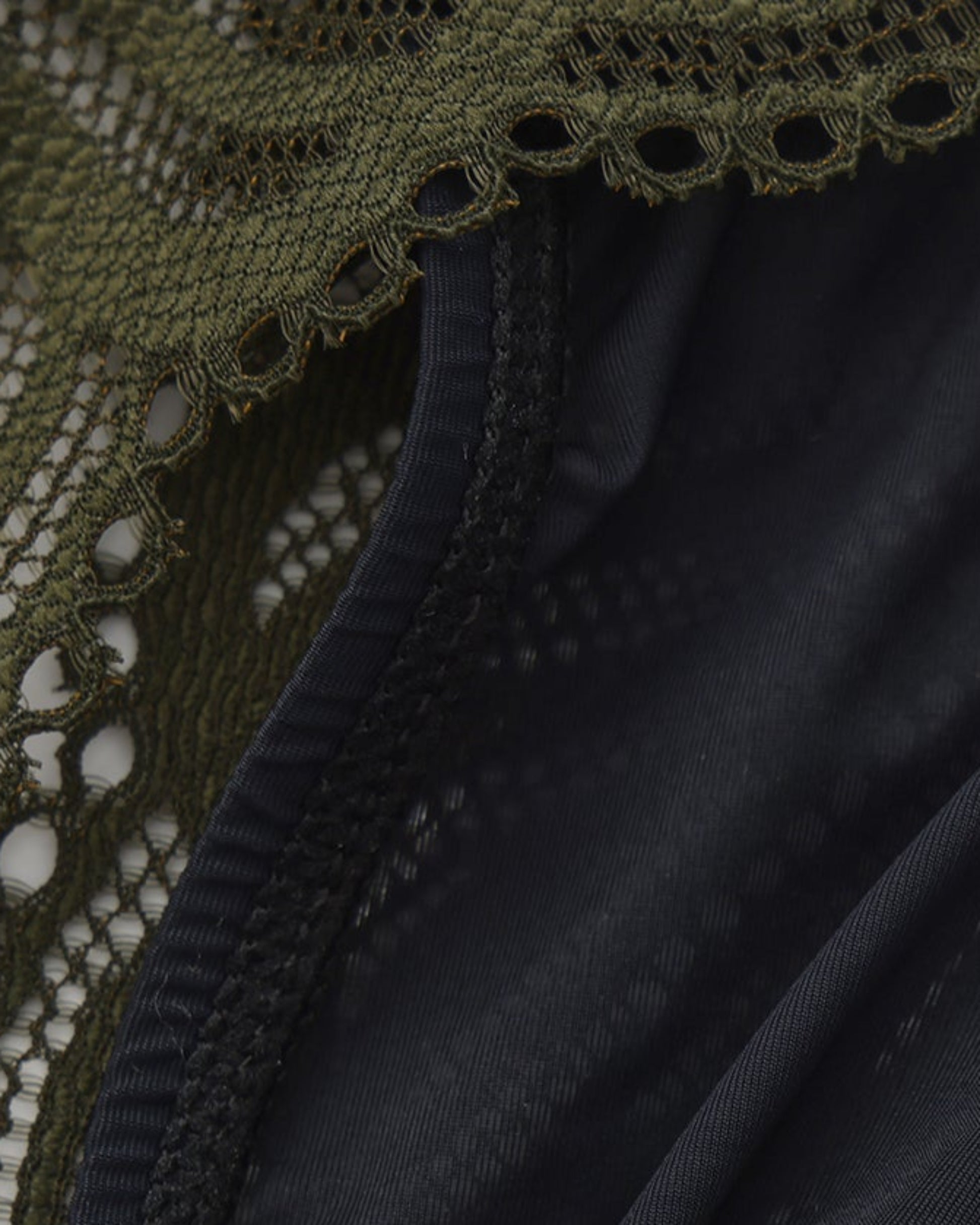 Close-up of the lace pouch lining and scalloped edge
