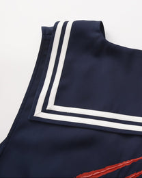 Close-up of the square striped sailor collar at the back
