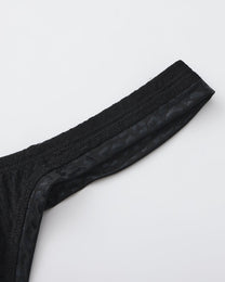 BSZN Elastic edge and glossy black trim, close-up.