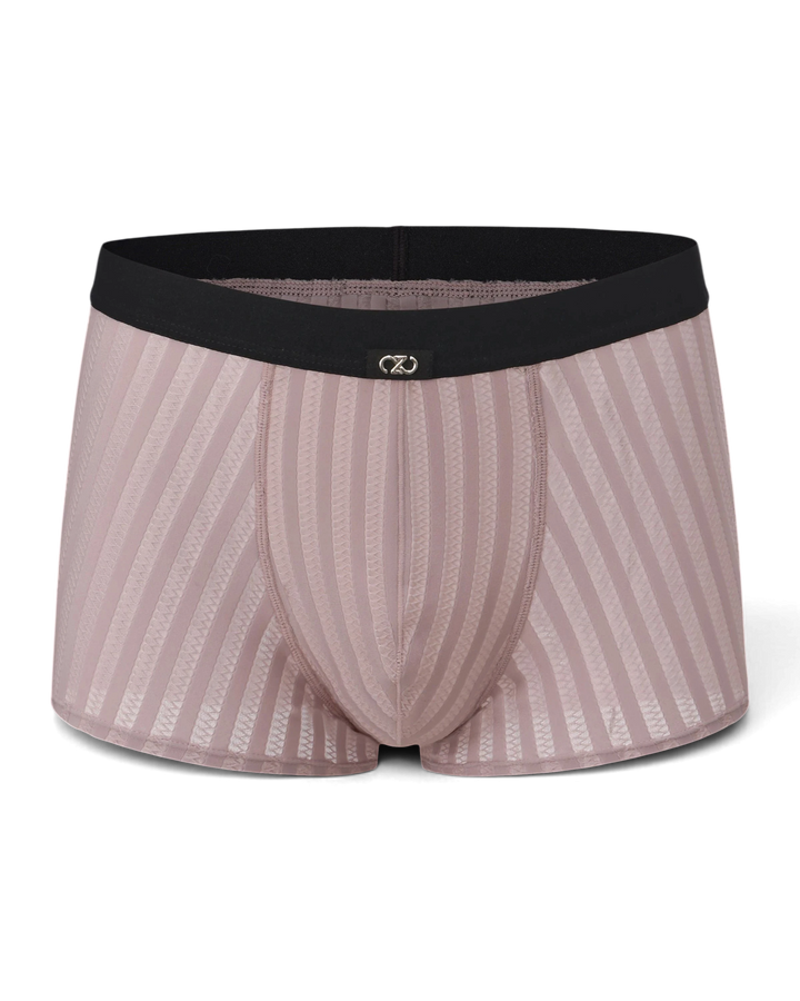 BSZN Bold Gentleman Trunk 采用灰蓝色半透明条纹面料，配有黑色腰带和透气镂空设计，展现修身剪裁。